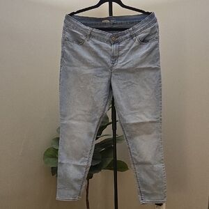 Old Navy Light Wash Women's Ankle Jeans